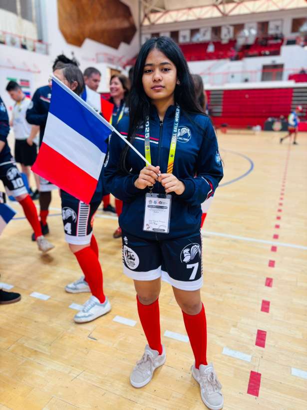 பிரான்ஸில் தமிழர்களுக்கு பெருமை சேர்ந்த ஈழத்தமிழ் சிறுமி